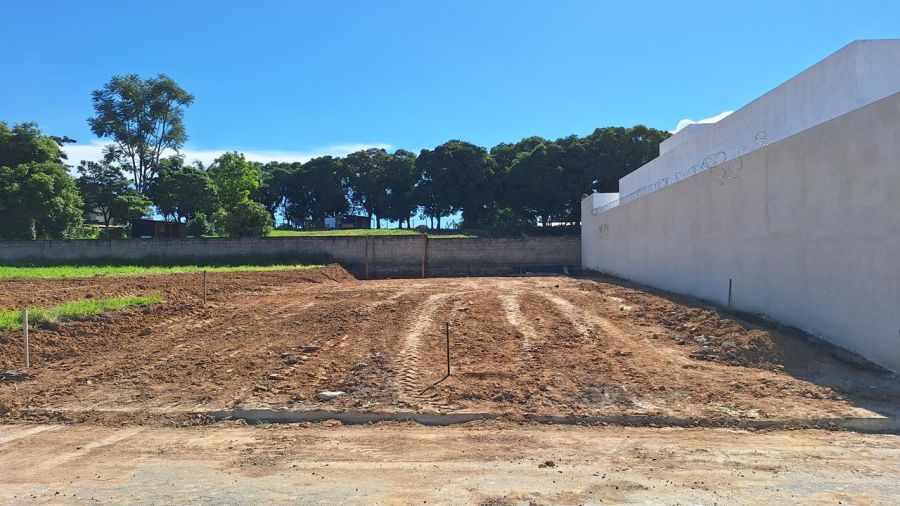 TERRENO VIZINH O EM INÍCIO DE CONSTRUÇÃO
