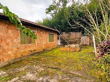 IM�VEL URBANO COM GRANDE TERRENO PARA LAZER OU INVESTIR.