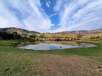 SITIO DESLUMBRANTE ECOLOGICAMENTE SUSTENT�VEL/WENCESLAU BRAZ